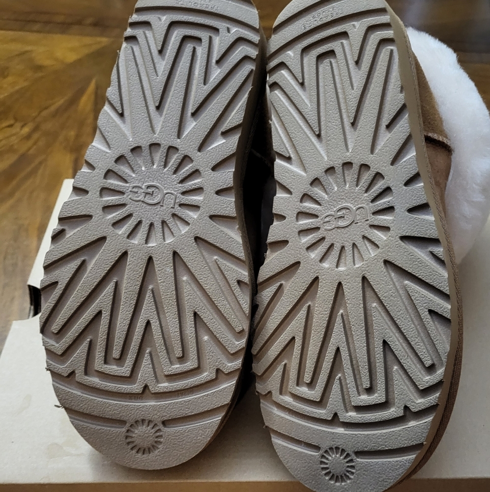 UGGs - Picture 2 of 4